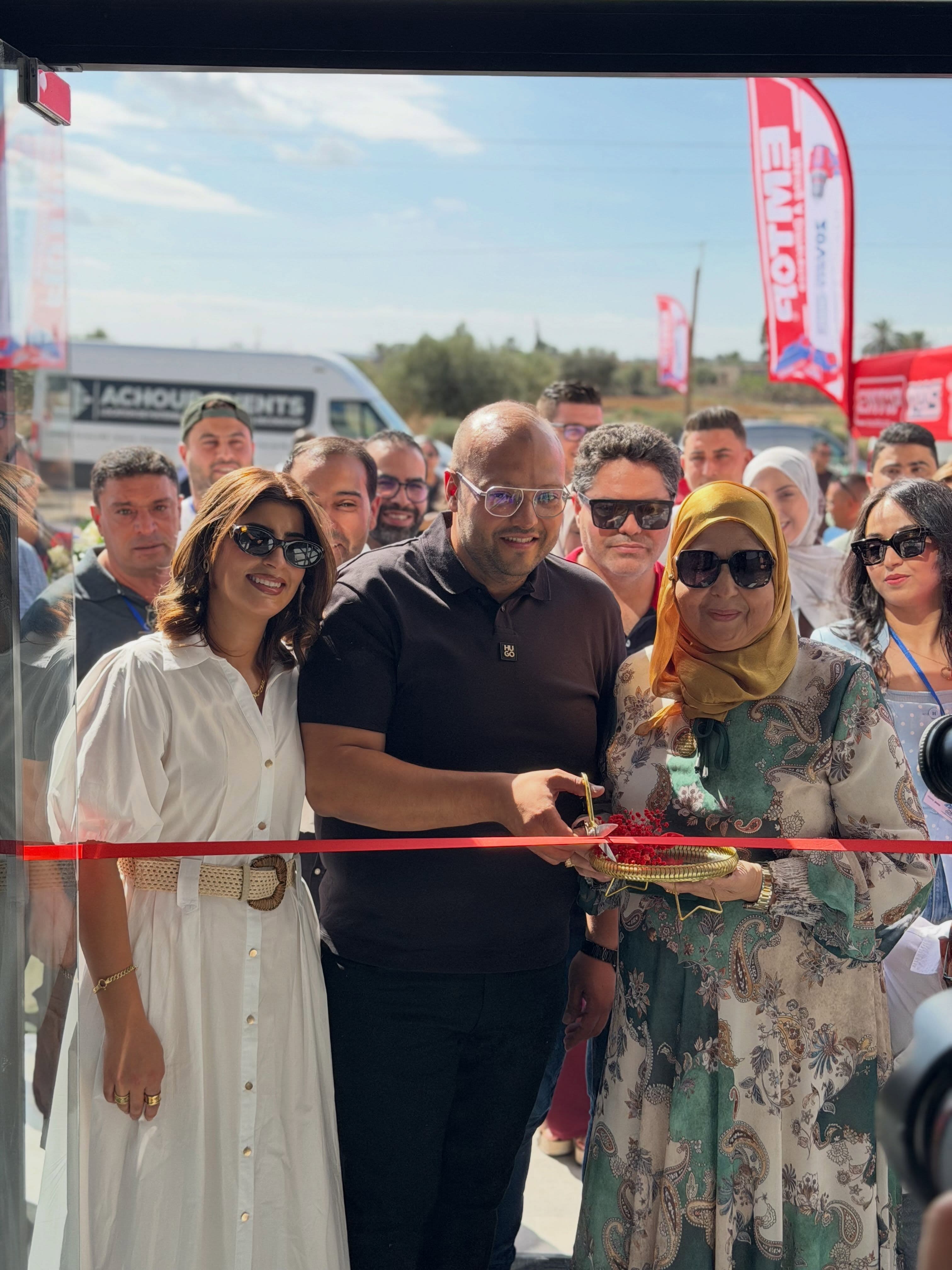Coupure du ruban lors de l'inauguration du dépôt CSCD